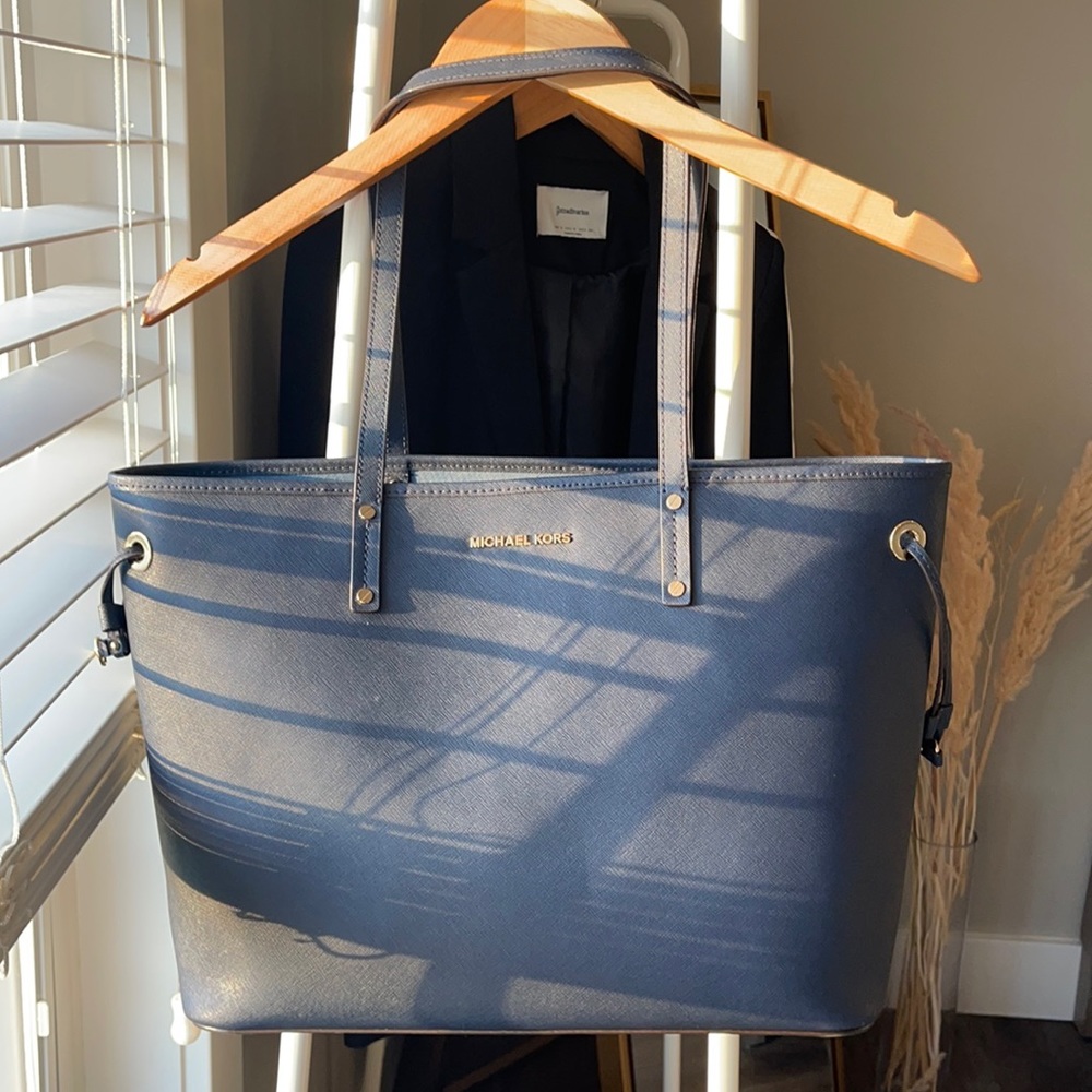 Navy tote bag with large wristlet